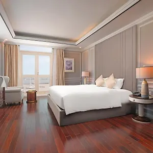 https://royal-lotus-hotel-danang-by-hk-hospitality.hotelsofhoian.com
